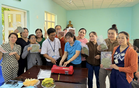 Phụ nữ xã Bình Khánh chung tay xây dựng nông thôn xanh