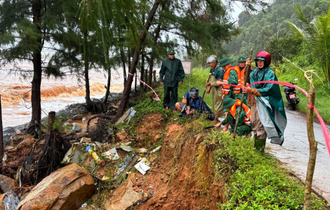 TP Huế: Biển Thuận An triều cường tràn bờ, đường bờ biển ở xã Phú Lộc sạt lở