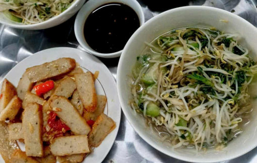 Chả cá kho và giá hành xào mướp, hương vị đậm mùi quê