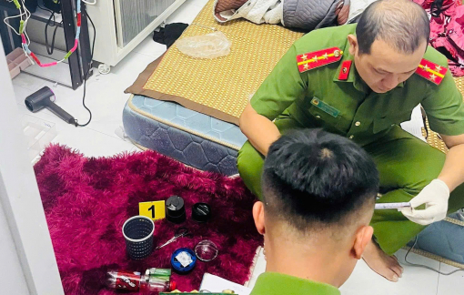 Truy quét tụ điểm ma túy núp trong buồng ngủ