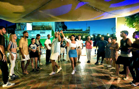 Cuba nỗ lực giữ bản sắc qua điệu salsa