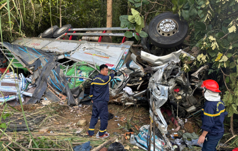 Lật xe tải trên quốc lộ 14C, 2 người tử vong, 2 người bị thương