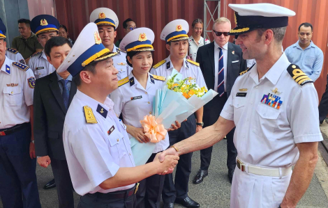 Tàu hải quân New Zealand thăm TPHCM