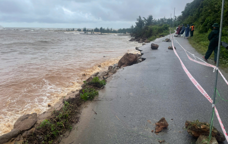 Huế căng mình chống sạt lở