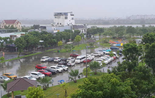 Bão tan trên biển, Đà Nẵng mưa nhỏ