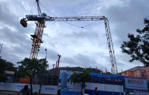 Đà Nẵng: Cẩu tháp đang xây chung cư 25 tầng bất ngờ gãy ngang