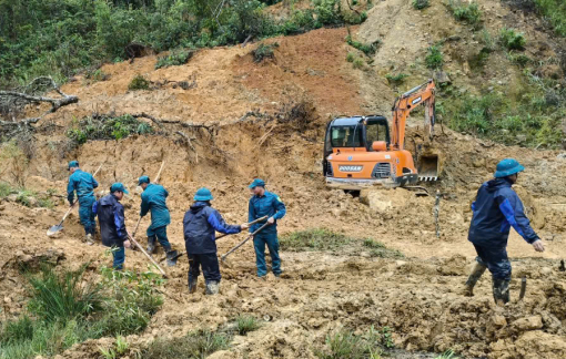 Đà Nẵng: Khắc phục sạt lở đường lên cửa khẩu phụ Tây Giang - Kà Lừm