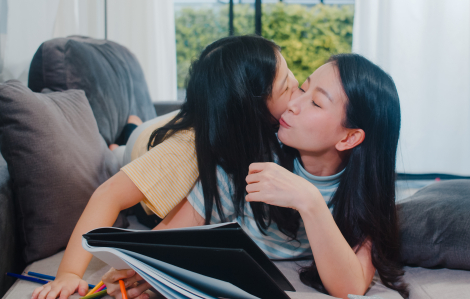 Bao giờ hết cảnh mẹ lén lút thăm con?