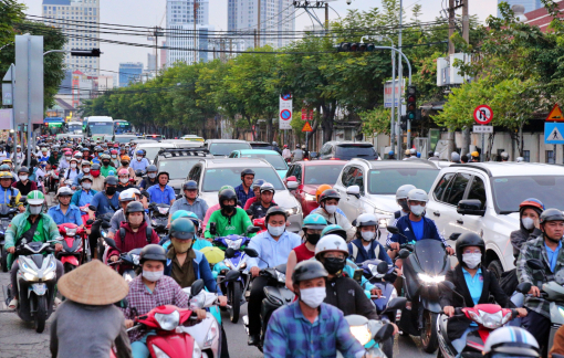 Đường Nguyễn Tất Thành ngột ngạt, người dân mong chờ công viên ven sông từng ngày