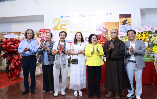 Nhiếp ảnh gia Trần Thế Phong và '25 năm Một chặng đường'