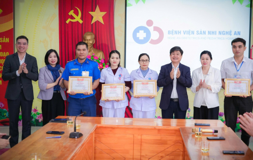 Vụ tấn công bằng dao ở bệnh viện: Tuyên dương 8 nhân viên y tế dũng cảm cứu bệnh nhi