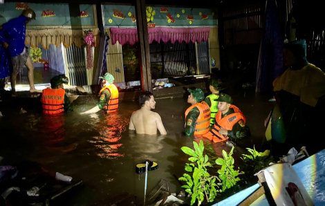 Mưa lớn, gió mạnh làm sập nhà dân ở vùng biên giới An Giang