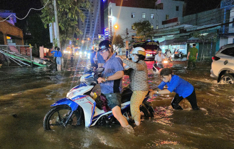 Triều cường dâng cao gây ngập nhiều nơi ở Cần Thơ