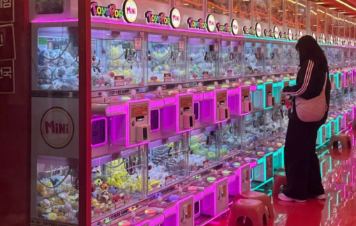 Người Hàn Quốc chạy theo cơn sốt từ các máy bán đồ chơi bí mật