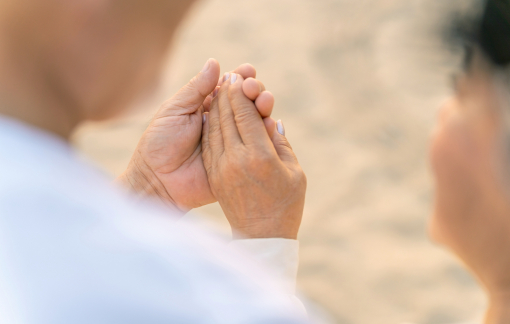 Vợ chồng tuy hai mà… hai