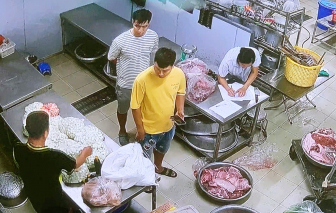 Bữa ăn bán trú ngon lành: Nền tảng sức vóc cho thế hệ trẻ - Bài 1: “Nóng” an toàn thực phẩm bữa ăn bán trú