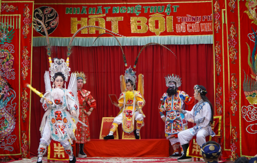 Lăng Ông Bà Chiểu rộn ràng hát bội