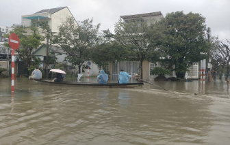 TP Huế ngập lụt trên diện rộng, nước sông đang lên nhanh