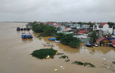 Đà Nẵng sạt lở khắp nơi, nước lũ dâng cao