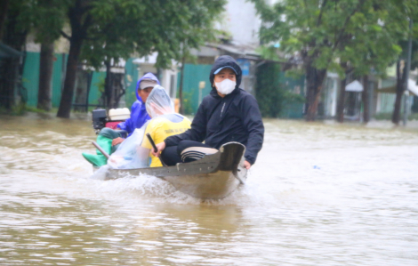 TP Huế: Nước bủa vây tứ phía, ngập lụt trên diện rộng