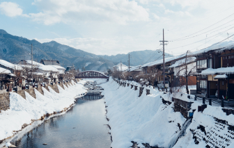 Ngắm thị trấn cổ Hida Furukawa mùa tuyết trắng