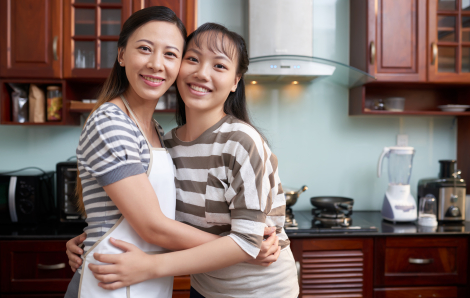 Có nên chuyện gì cũng kể với mẹ chồng?