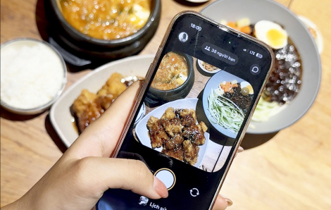 Locket thu hút giới trẻ bởi sự giản dị chân thật