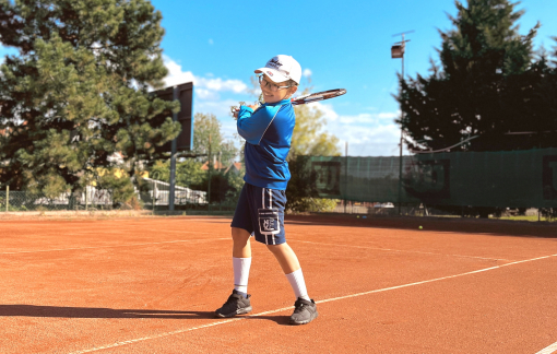 Khi con bắt cả nhà vận động