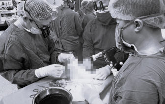 Cứu phần chân đứt lìa của nữ sinh sau va chạm với xe mô tô phân khối lớn