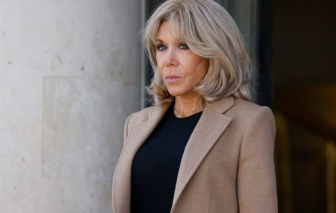 Đệ nhất phu nhân Pháp Brigitte Macron bị ám ảnh và lo lắng về những tin đồn 'là đàn ông'