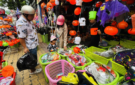 Người mua hờ hững, đồ hoá trang Halloween ế ẩm
