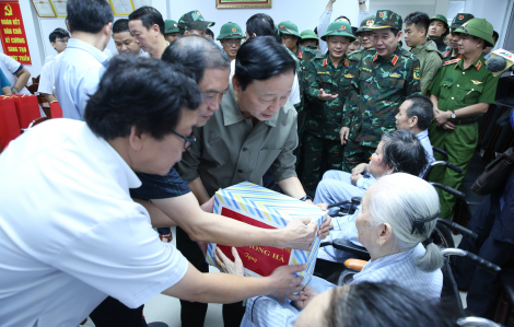 Phó thủ tướng Trần Hồng Hà yêu cầu không để bất kỳ người bệnh nào bị bỏ lại trong khu vực nguy hiểm