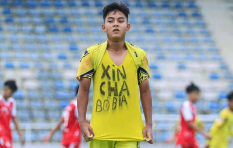 Sự thật bất ngờ sau màn ăn mừng “Xin cha bỏ bia” gây sốt mạng xã hội