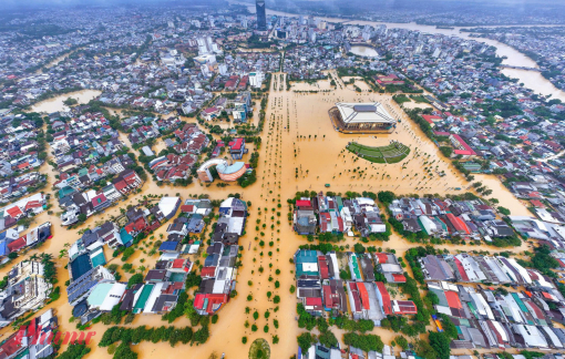 Lũ trên các sông ở Huế bất ngờ lên nhanh trở lại