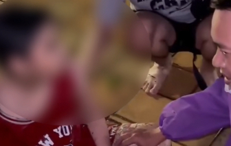 Cứu em bé trôi dạt trên sông Hàn, Đà Nẵng, giữa mưa lũ