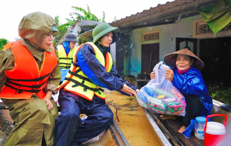 Lũ chồng lũ, người dân miền Trung khốn khó trăm bề