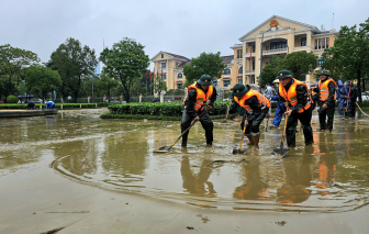 Thiệt hại ở Huế vẫn chưa dừng lại dù lũ rút nhanh sau 2 lần đạt đỉnh