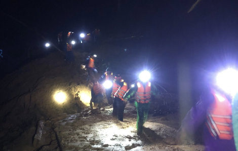 50 người xuyên đêm gánh nạn nhân vụ sạt lở đi cấp cứu