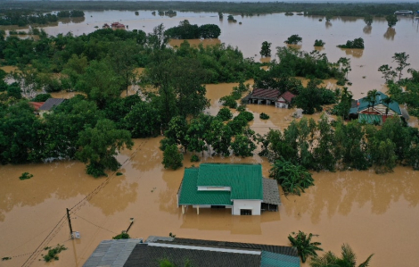 Lũ lụt miền Trung, một chữ thương làm sao nói hết