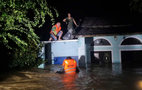 Trắng đêm cứu dân giữa dòng lũ xiết