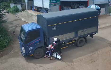 Va chạm giữa ô tô và xe đạp điện, một học sinh lớp Tám tử vong