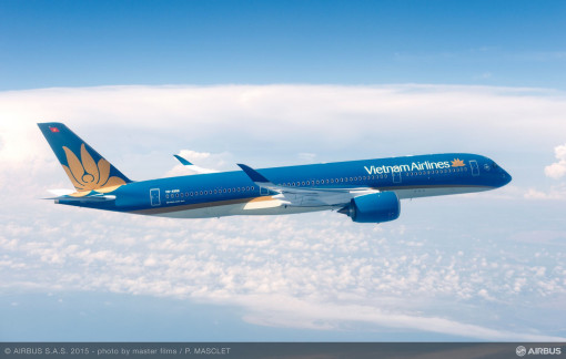 Báo Phụ nữ TPHCM phối hợp Vietnam Airlines chuyển hàng cứu trợ đến miền Trung