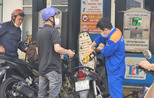 Giá xăng dầu đồng loạt tăng, có loại tăng 1.318 đồng/lít