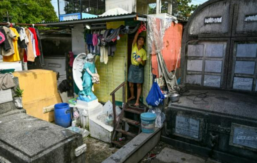 Người nghèo Philippines chọn nghĩa trang làm nhà