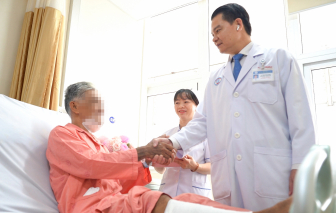 Bác sĩ "giải cứu" người đàn ông mang khung nẹp trên mặt suốt 6 năm