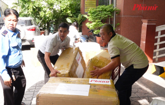 Báo Phụ nữ TPHCM chuyển đợt hàng cứu trợ đầu tiên đến đồng bào miền Trung bị lũ lụt