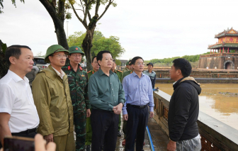 Phó thủ tướng Chính phủ Mai Văn Chính kiểm tra công tác khắc phục mưa lũ tại Huế