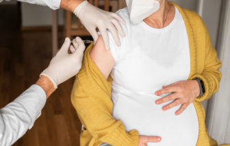 Trẻ được sinh ra từ những bà mẹ mắc COVID-19 bị tự kỷ cao hơn