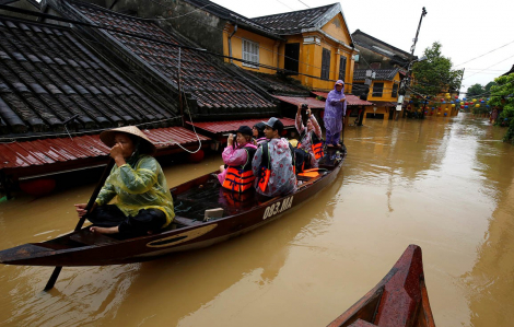 Tình yêu thương dìu nhau qua khốn khó