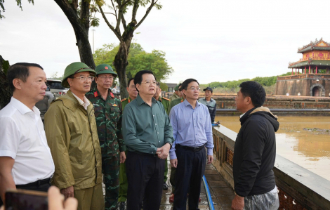 Phó thủ tướng Chính phủ Mai Văn Chính kiểm tra công tác khắc phục mưa lũ tại Huế